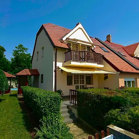 Szepkilatas Vendeghaz Holiday home *