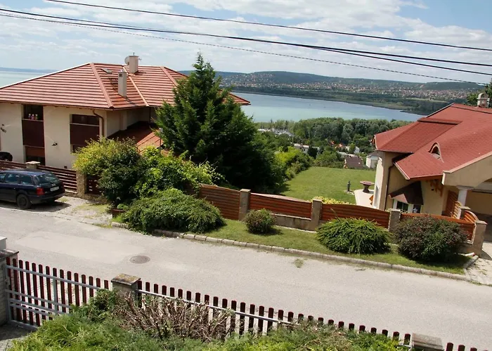 Szepkilatas Vendeghaz بيت للعطل